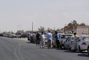Customers queue for fuel. Deliveries of petrol have started to resume following a ten-day blockade. (Photo: George Grant)