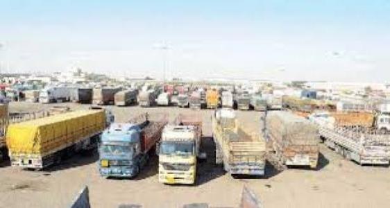Tricks border 2 Trucks have been waiting for days to enter Libya