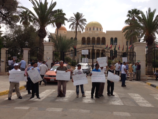 Demonstrators today outside the King's Palace (Photo: Aimen Eljali)