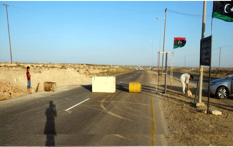 Loacl Sirte resident blockade the main East-West coastal highway
