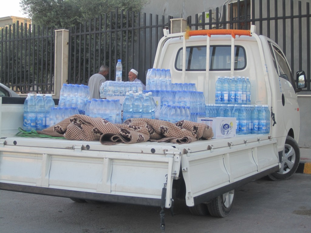 Across the capital, bottled water is being sold from the back of trucks (Photo: Tom Westcott, Libya Herald)