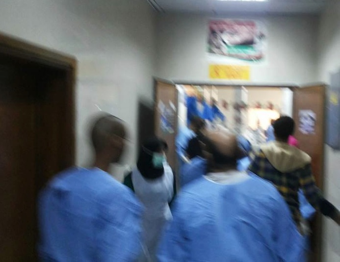 injured man rushed towards operating theatre (photo: Mohamed Elosta)
