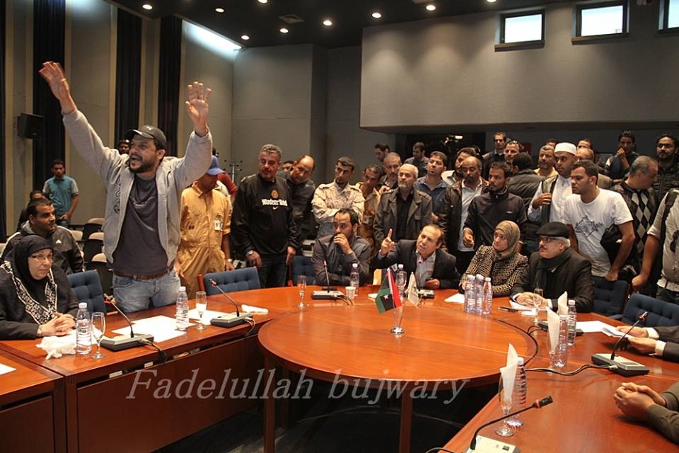 Protesters inside the Benghazi meeting (Photo: Fadelullah Bujwary)