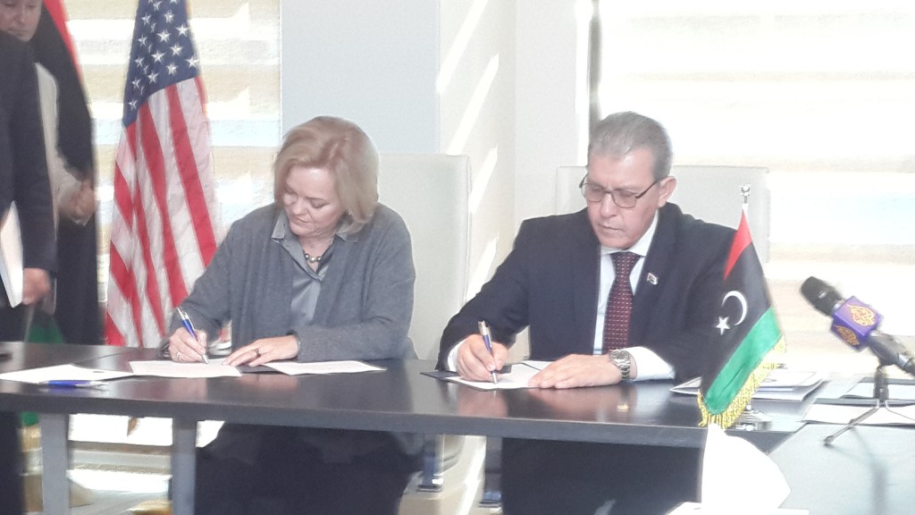 US Ambassador Deborah .Jones and Industry Minister Abofanas sign the agreement setting up the US-Libya Trade Council (Photo: Ahmed Elumami)