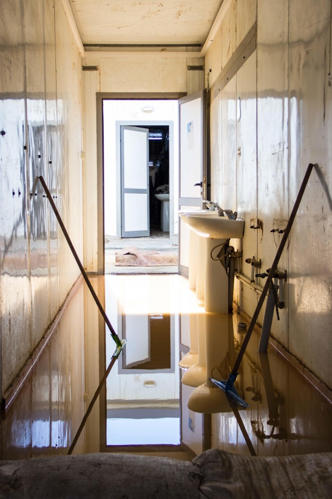Many of the rooms in the prefabricated buildings are still flooded (Photo: Ibrahim El Mayet)