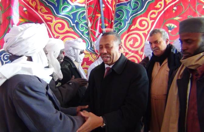 Defence Minister Abdullah Al-Thinni with Tebu leaders