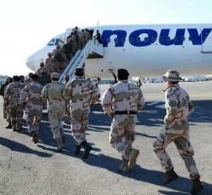 Troops double to their Italian-bound aircraft