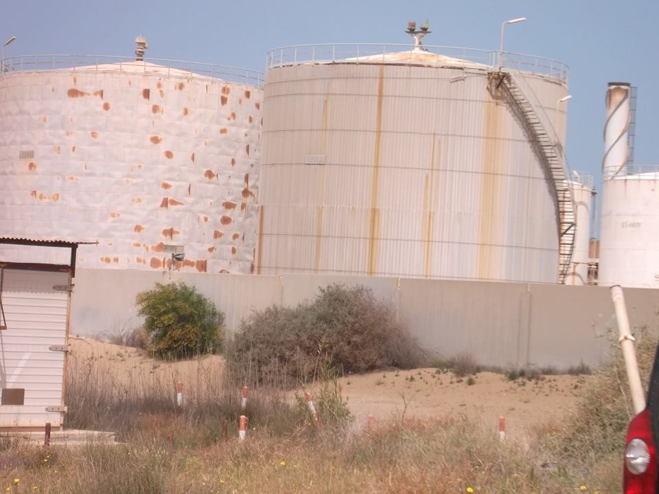 Storage tanks at Abu chemical plant (Photo: 