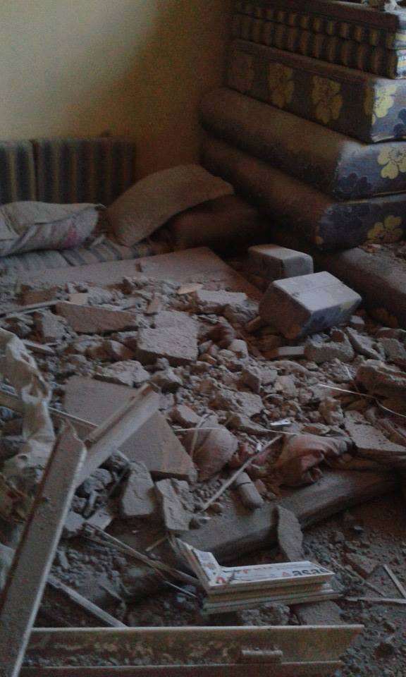 Damage to an appartment building in the Bouatni area (Photo: taken from social media)