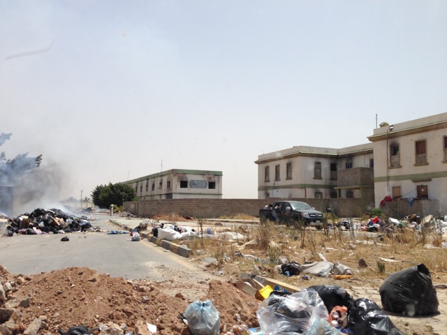A pile of garbage burn in Benghazi (Photo: Moataz Ahmed)
