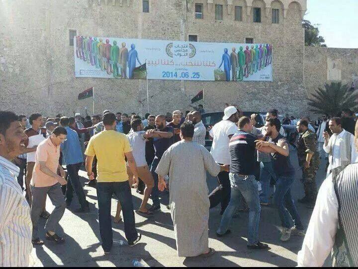 Hafter opponents and supporters fight in Martyrs’ Square
