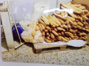 Some bakeries store loaves in unhygienic consitions (Photo: Tripoli Municipal Guard)