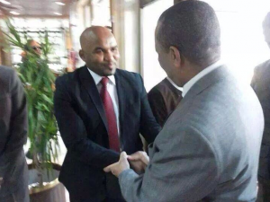 Ibrahim Jadhran greets the Prime Minister (Photo: social media)