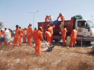 Tripoli Council cleaning up the roads (Photo: Tripoli Council).