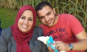 Maad Al-Tleeb with his aunt, Zeinab Al-Zaidy (Photo: Al-Zaidy's facebook)