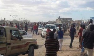 Passers-by react to today's Tobruk bomb (photo: social media)