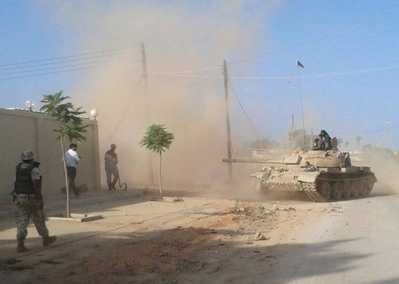 Tanks deployed on the streets of Benghazi (Photo: Social Media)