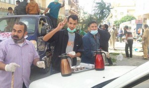 Volunteers serving tea (Photo: Libyan Centre for Volunteer Work)