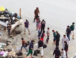 Volunteers clean up garbage in Benghazi. (Photo: Libyan Centre for Volunteer Work)