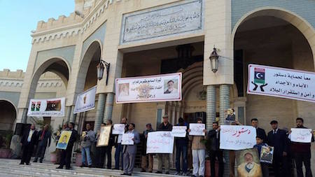 Minimalist monarchist manifestation in Tripoli