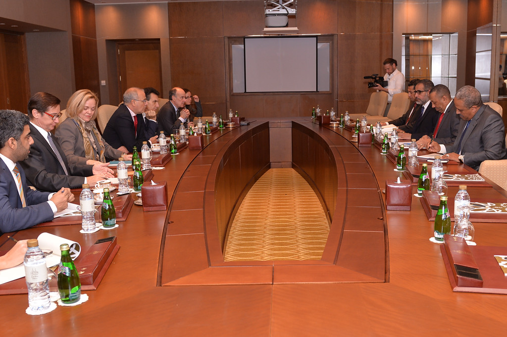 Prime Minister Abdullah Al-Thinni meets with western envoys (Photo: Sokhail Nakhooda)