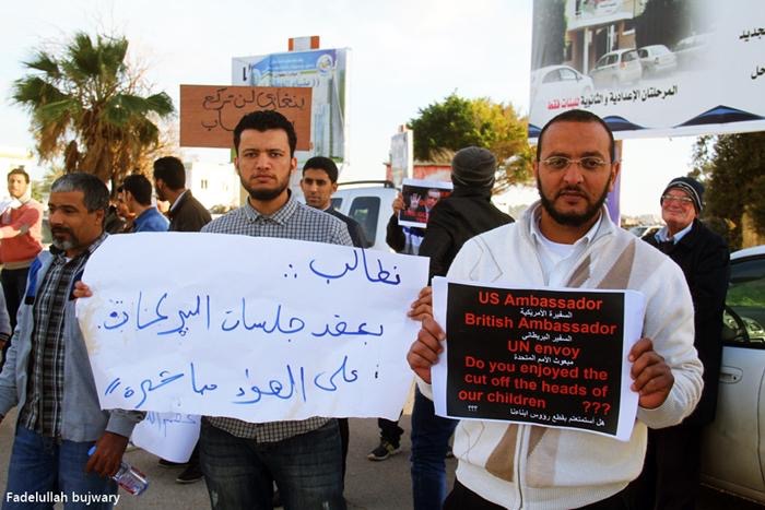 Demonstarators in Benghazi vent their anger at Turkey and US (Photo:  