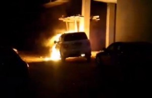 Finance Minister's car ablaze in Beida (Photo: social media)