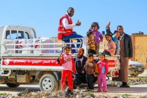 Libyan Red Crescent delivers aid Benghazi displaced people (Photo: Libyan Red Crescent)