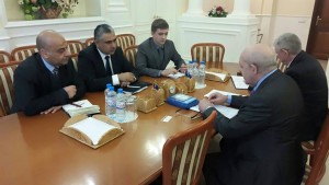 Libya's Economy Minister, Munir Aser (left) meets the president of the Federation of Chambers of Commerce in Moscow (Photo: Ministry of Economy).