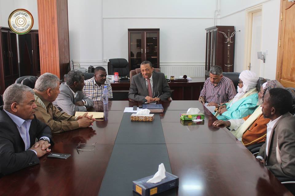 Prime Minister Abdullah Al-Thinni attempts to mediate peace between Tebu and Tuareg in Beida last week (Photo: Libyan government)