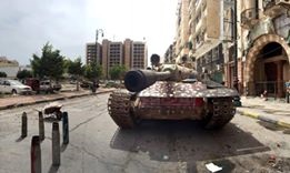 An army tank during today's  Benghazi fighting (Photo social media)