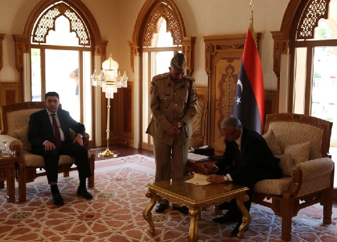 Abu Sahmain signed the decision to reorganise the Libyan armed forces into 11 brigades (Photo: GNC)