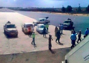 Labraq gunmen arrive to order Thinni ff his plane (Photo:social media)