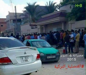 Eager applicants outside Misrata's Turkish consulate two days after it reopened (photo: social media)