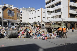 Disturbing piles of uncollected rubbish ibn downtown Tripoli last week (Photo: Tripoli Central Municipality).