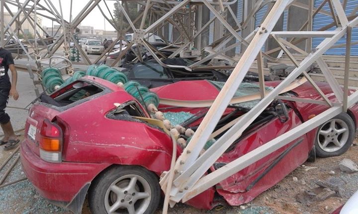 Cars in Hadba Masrua smashed by a pylon brought down by high winds (Photo: Social media)