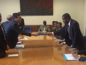 Italian foreign ministry undersecretary Vincenzo Amendola (left, being handed copy of the agreement) meets with Fezzan representatives (Photo: Italian Foreign Ministry)