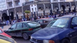 Benghazi residents, like most of the country, have to queue for days to get their money out of their banks (Photo: Libya Herald).