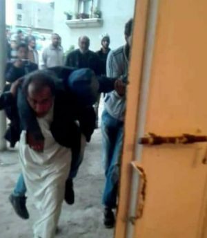 Injured Maturba official carried by his father (Photo: social media)