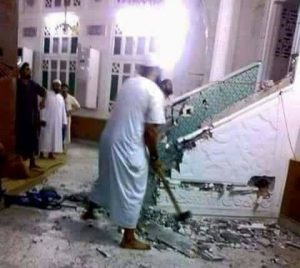 Photo purportedly of Salafists smashing up a mosque in Zliten (Photo: Social media)
