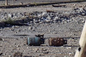 Two booby-trapped gas bottles in Suq Al-Hout (Photo: LNA)