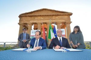 Ahmed Maetig and Italian foreign minister sign an economic cooperation agreement by 