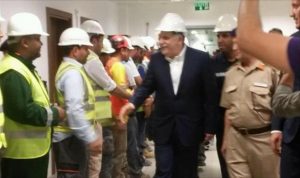 Serraj meeting Obari power station workers (Photo:PC)