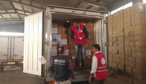 Libyan Red Crescent workers unload WHO trauma kits in Derna (Photo: WHO)
