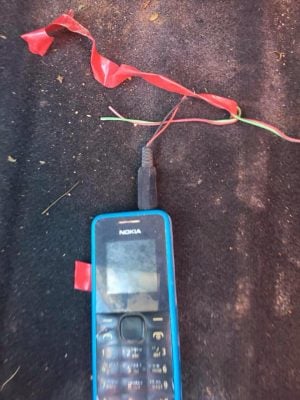 The mobile phone battery did not work and failed to set off the bomb (Photo: Abusleem Deterrence and Rapid Intervention Force).